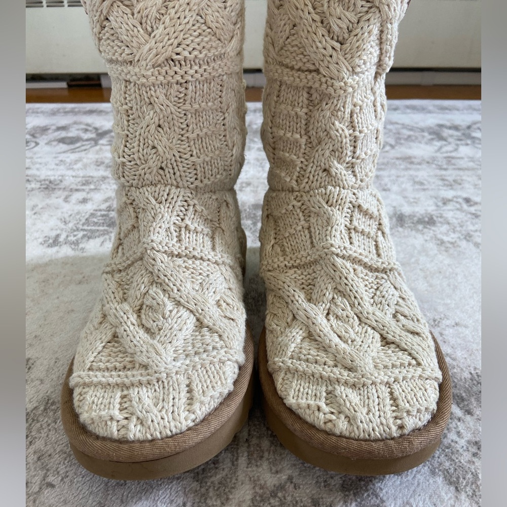 UGG Women’s Cream Kalla Cable Knit Sweater with Shearling Pull on Boots Sz 9 - Picture 2 of 13